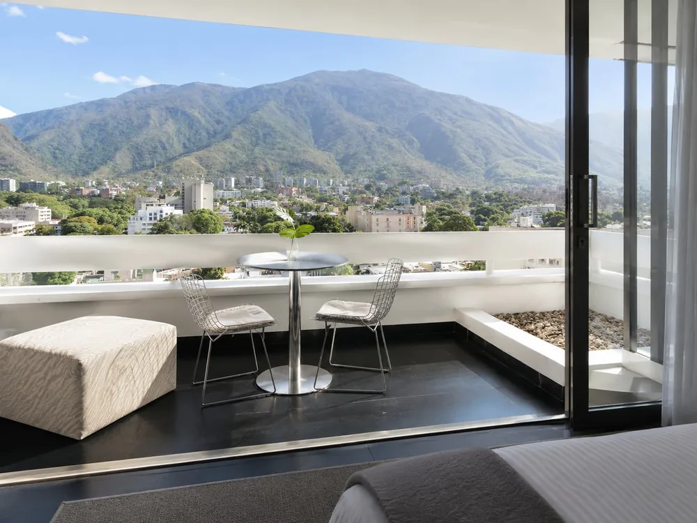 Terraza de suite con vista a la ciudad — TAMANACO CARACAS